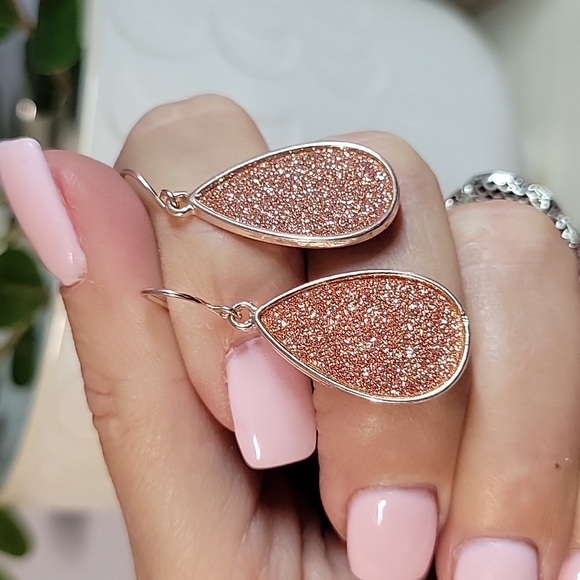 🔥LAST PAIR🔥 Copper Rose Shimmer Teardrop Earrings - Picture 3 of 4